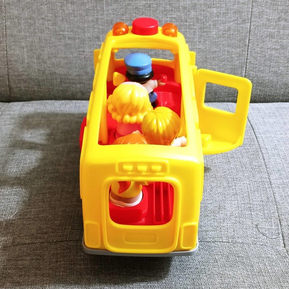 Vintage Fisher Price Toy School Bus with 4 Figures Music Lights Sounds Talking - Picture 6 of 9